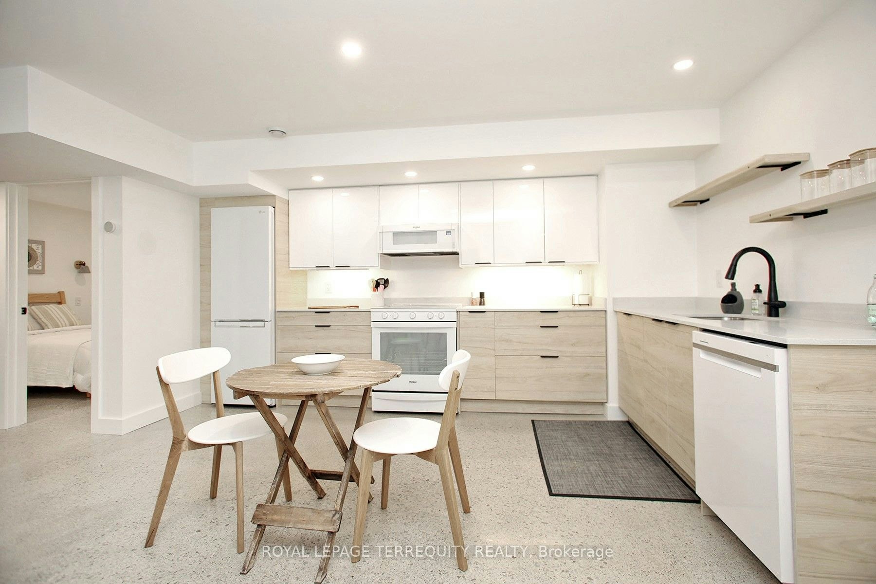 Bsmt-354 Main Street, Toronto, ON, M4C 4X7 - 4