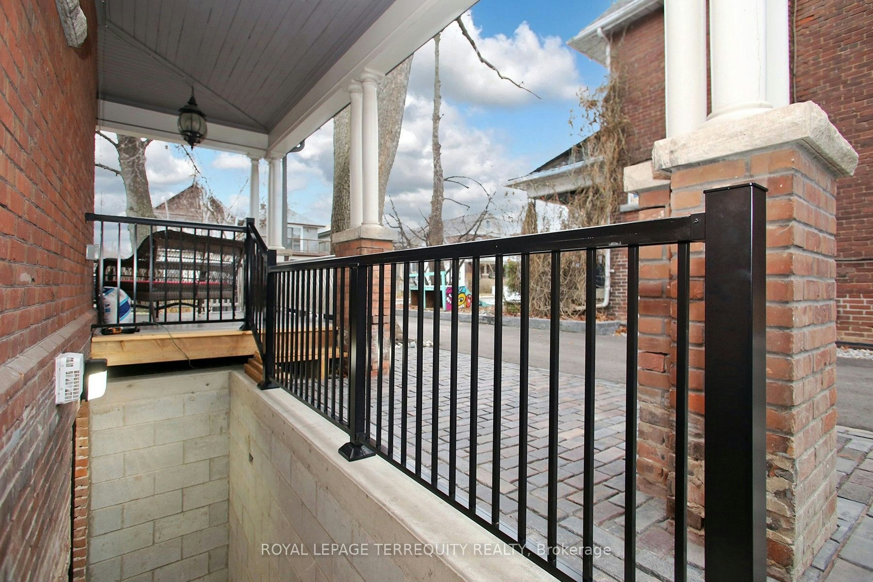 Bsmt-354 Main Street, Toronto, ON, M4C 4X7 - 19