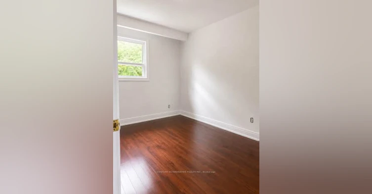 18 Larwood Boulevard, Toronto, ON, M1M 2M5 - 10