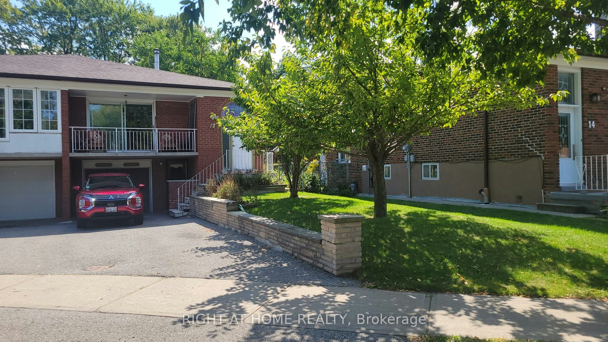 12 Fairglen Avenue, Toronto, ON, M1T 1G7