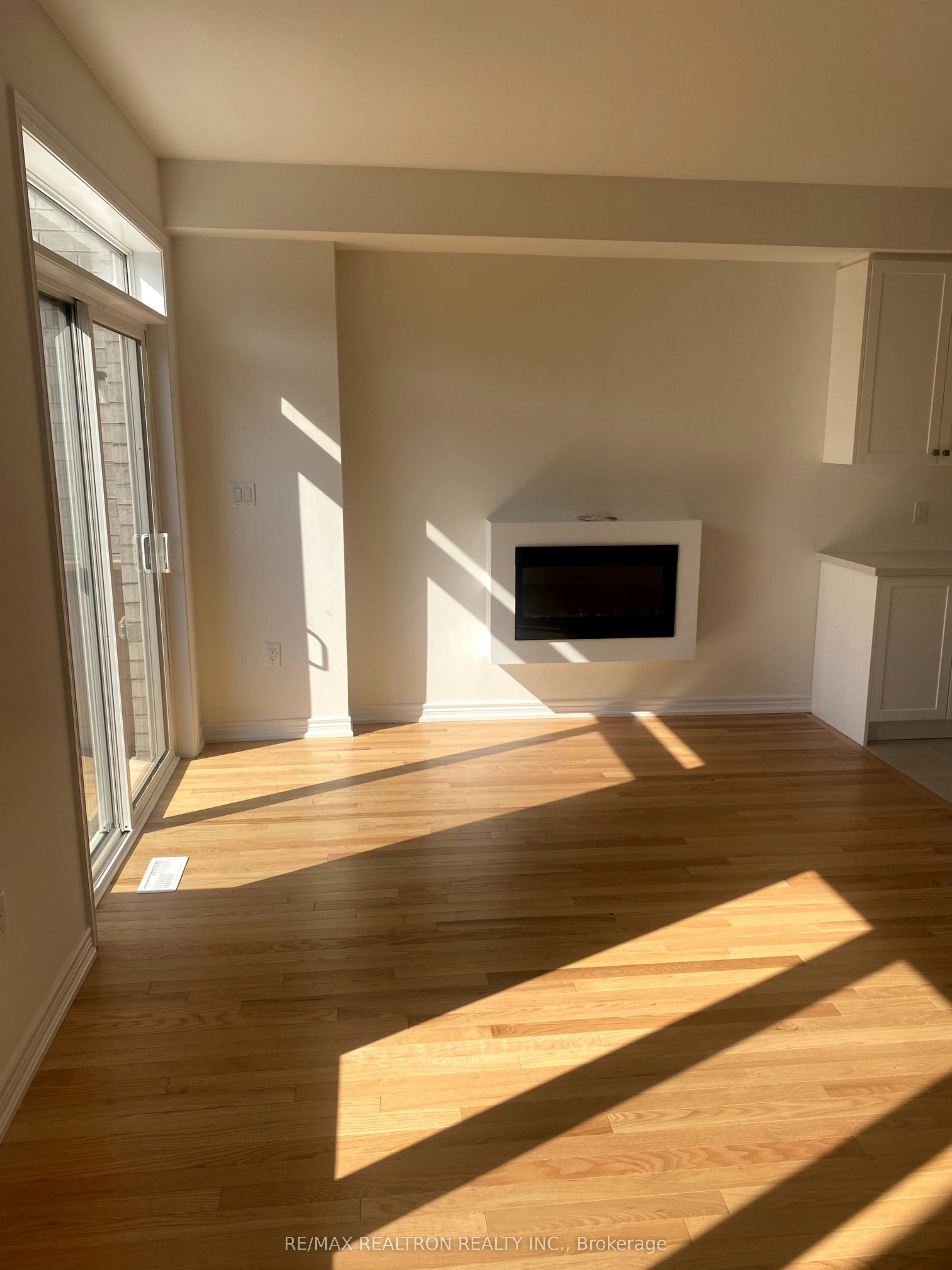 937 Elizabeth Mackenzie Drive, Pickering, ON, L1X 0P5 - 3
