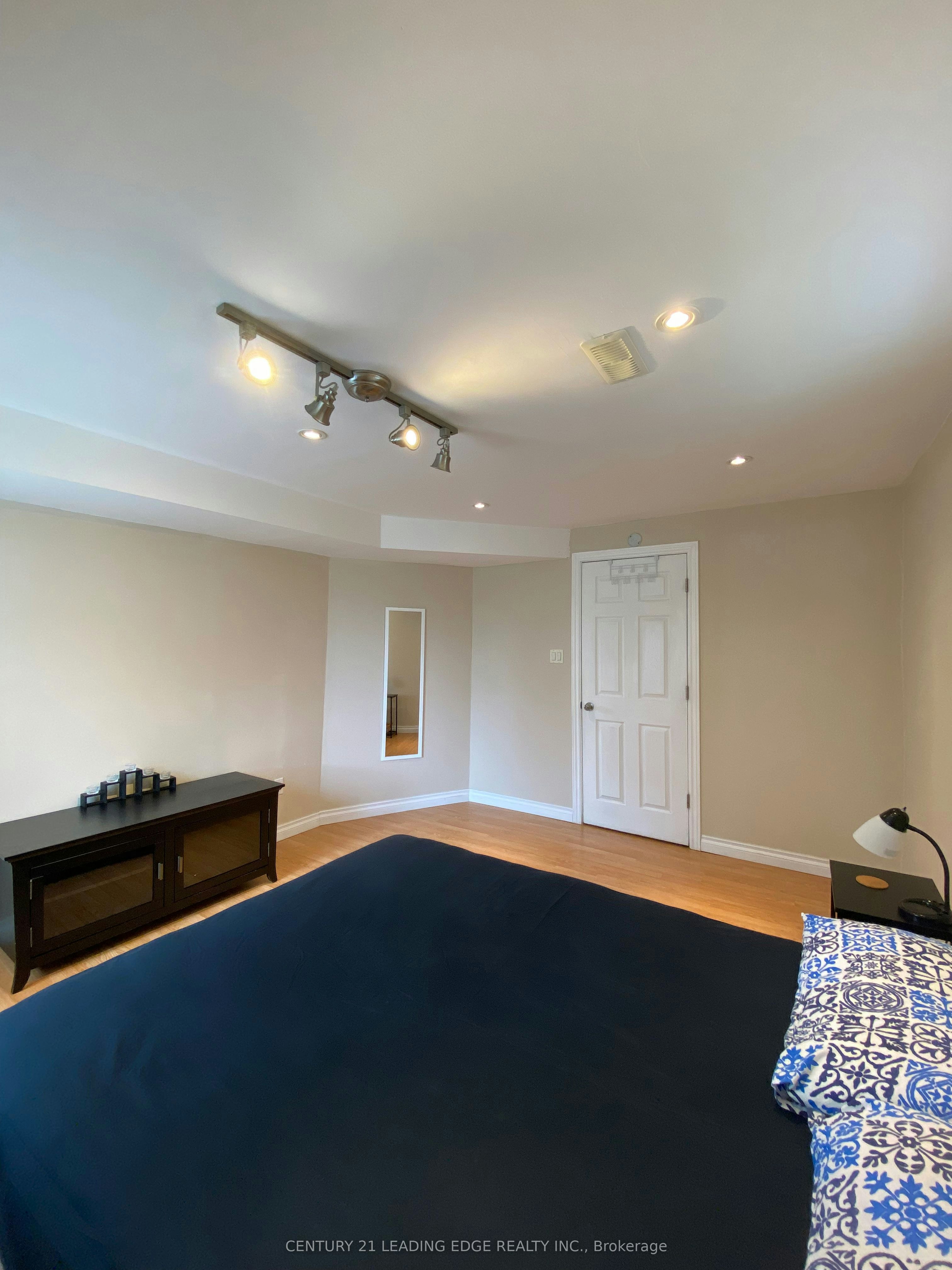 BSMT-24 Dairy Drive, Toronto, ON, M1L 0G2 - 9