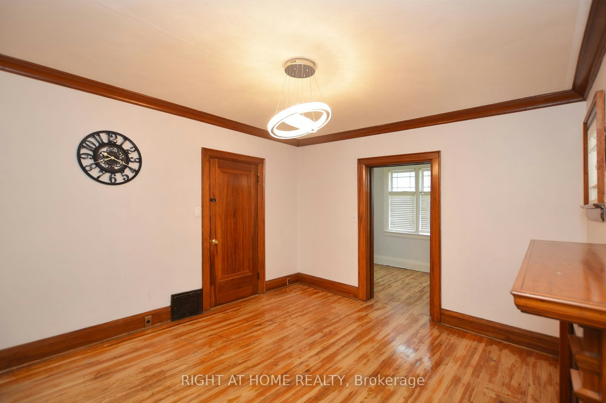 407 King Street E, Oshawa, ON, L1H 1E3 - 5