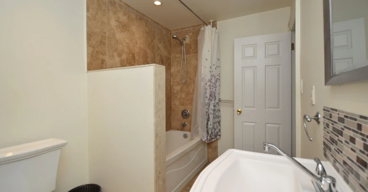 407 King Street E, Oshawa, ON, L1H 1E3 - 18