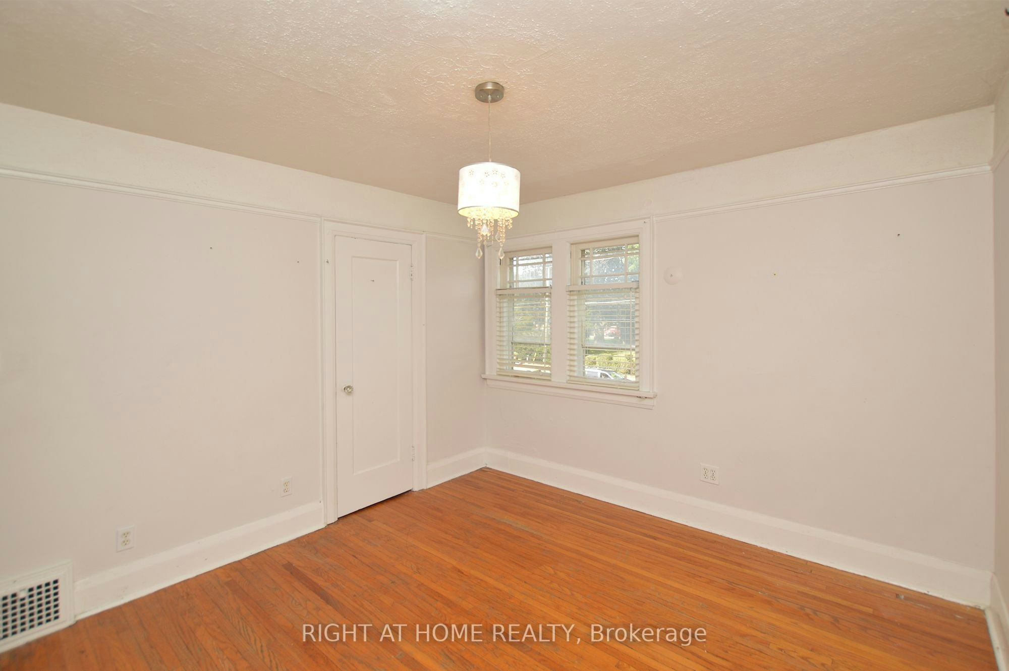 407 King Street E, Oshawa, ON, L1H 1E3 - 15