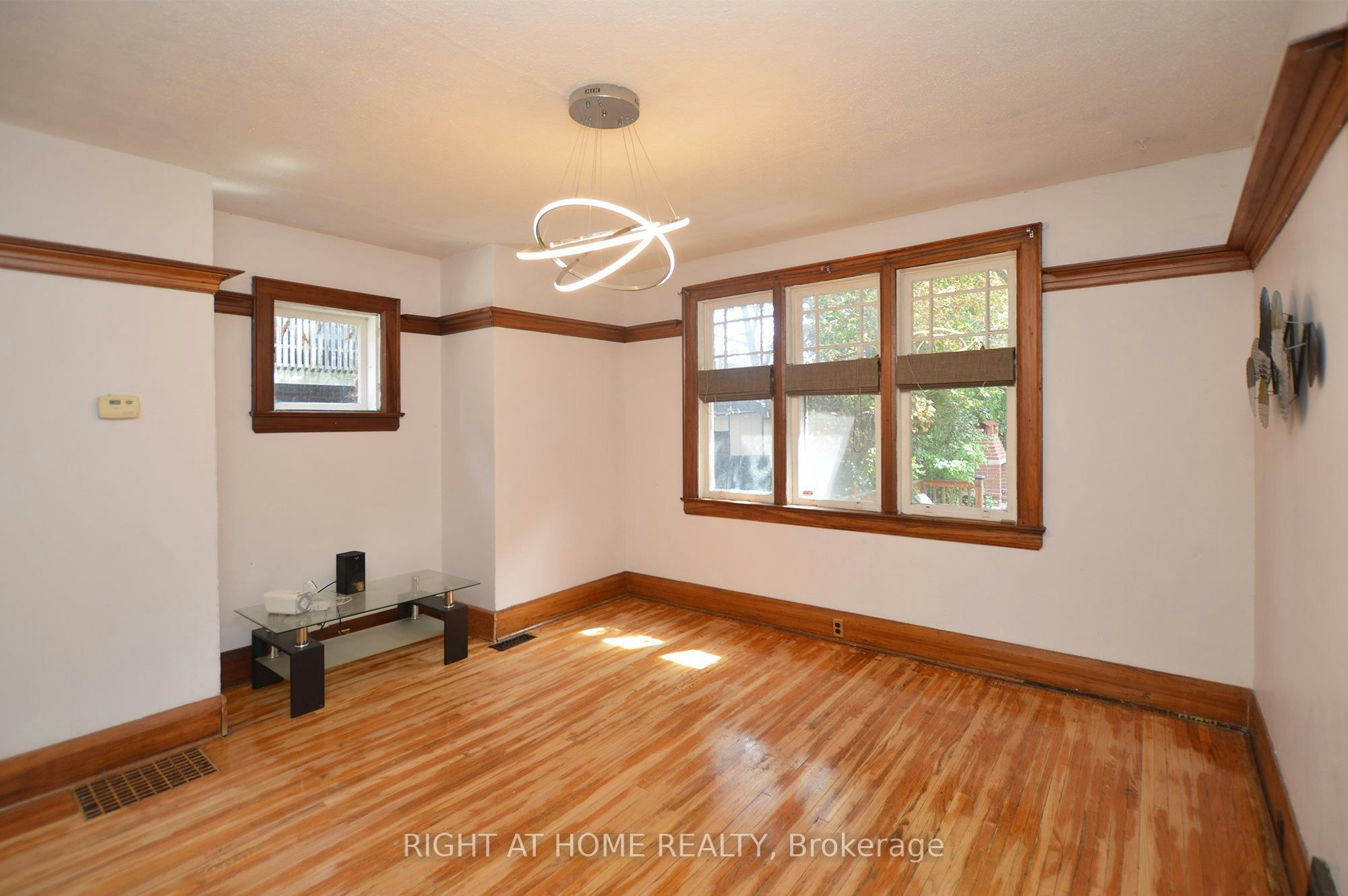 407 King Street E, Oshawa, ON, L1H 1E3 - 7