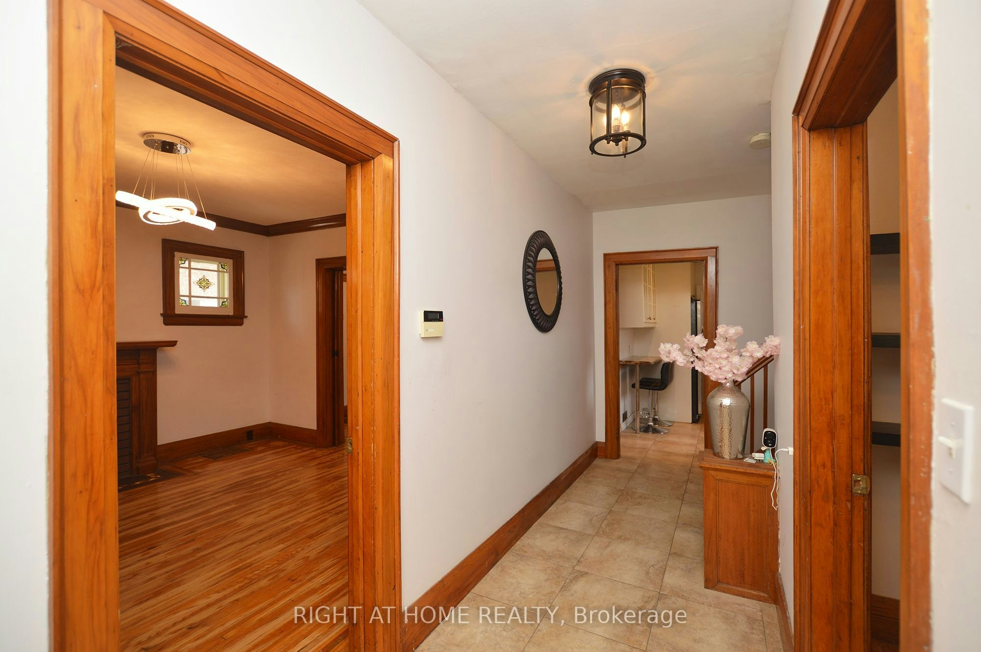 407 King Street E, Oshawa, ON, L1H 1E3 - 3