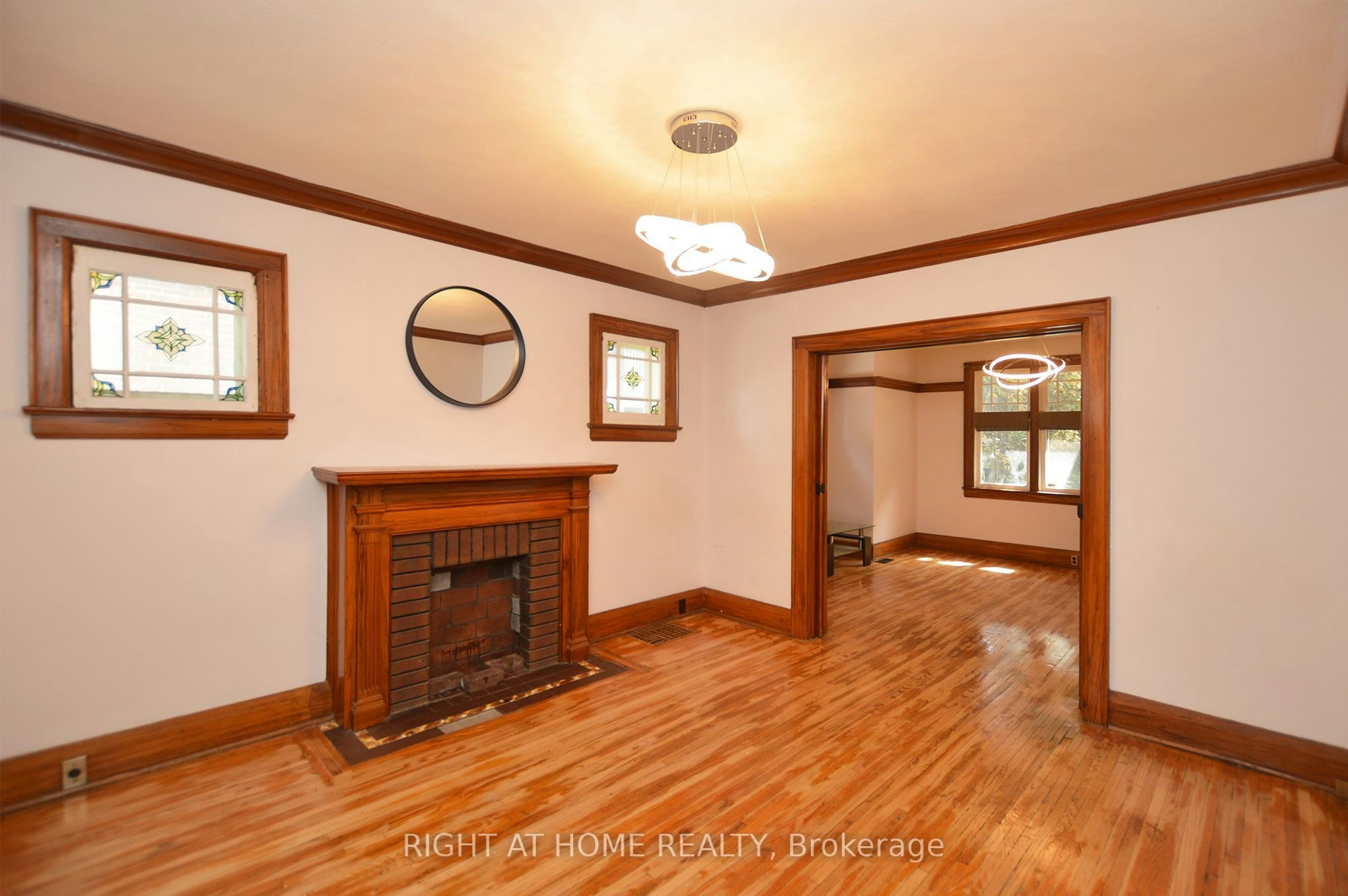407 King Street E, Oshawa, ON, L1H 1E3 - 4