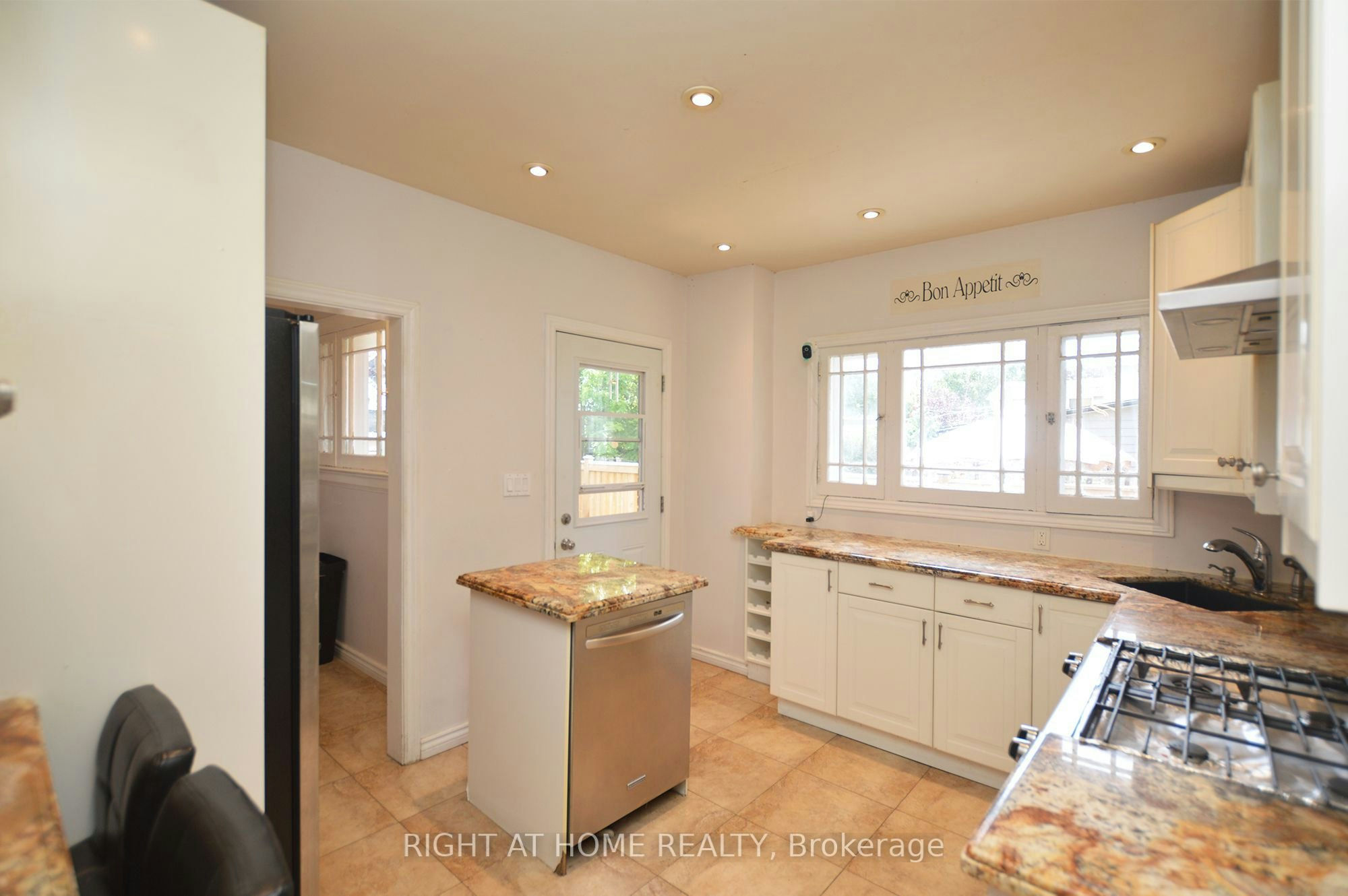 407 King Street E, Oshawa, ON, L1H 1E3 - 8
