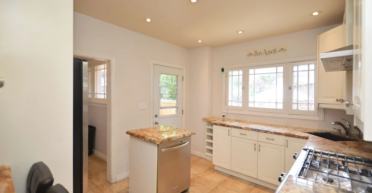 407 King Street E, Oshawa, ON, L1H 1E3 - 8