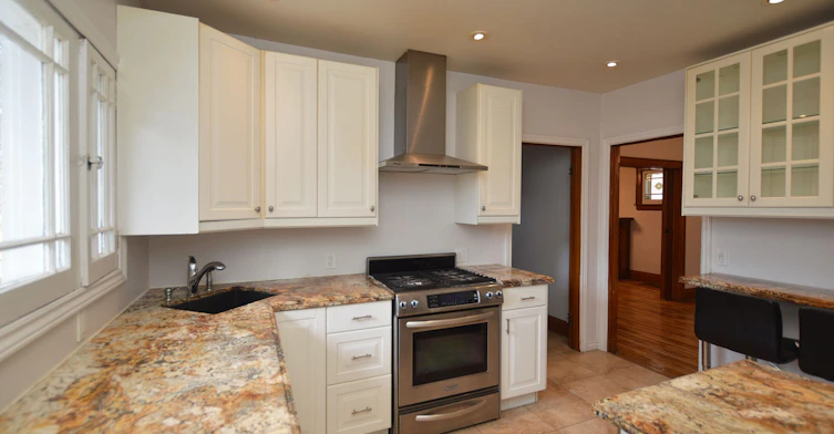 407 King Street E, Oshawa, ON, L1H 1E3 - 9