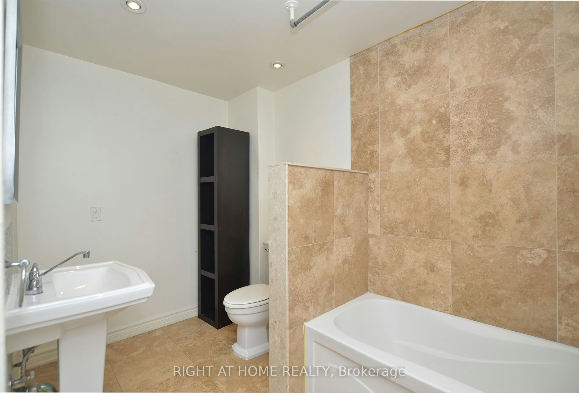 407 King Street E, Oshawa, ON, L1H 1E3 - 17