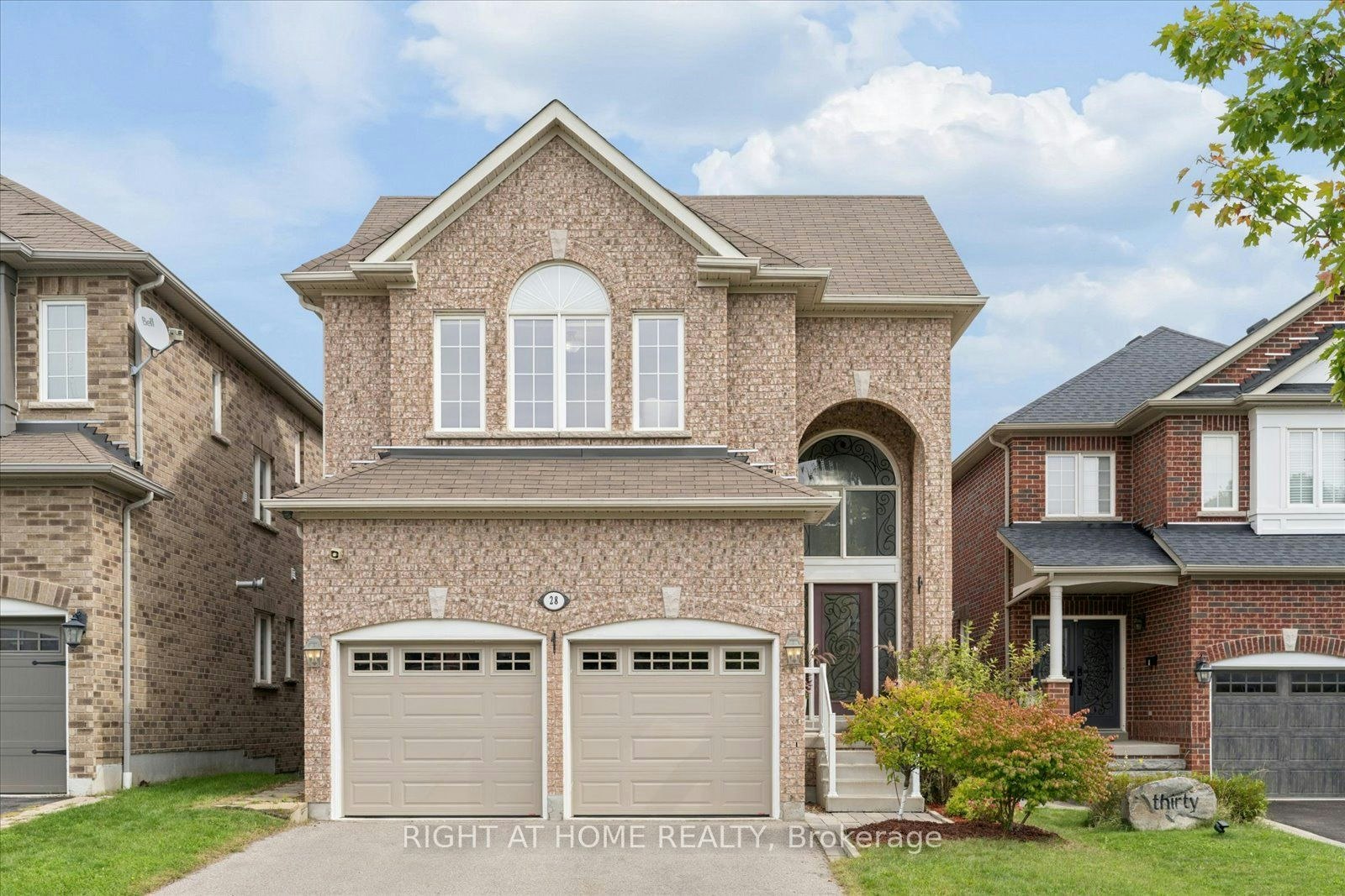 28 Bradford Court, Whitby, ON, L1N 0G7