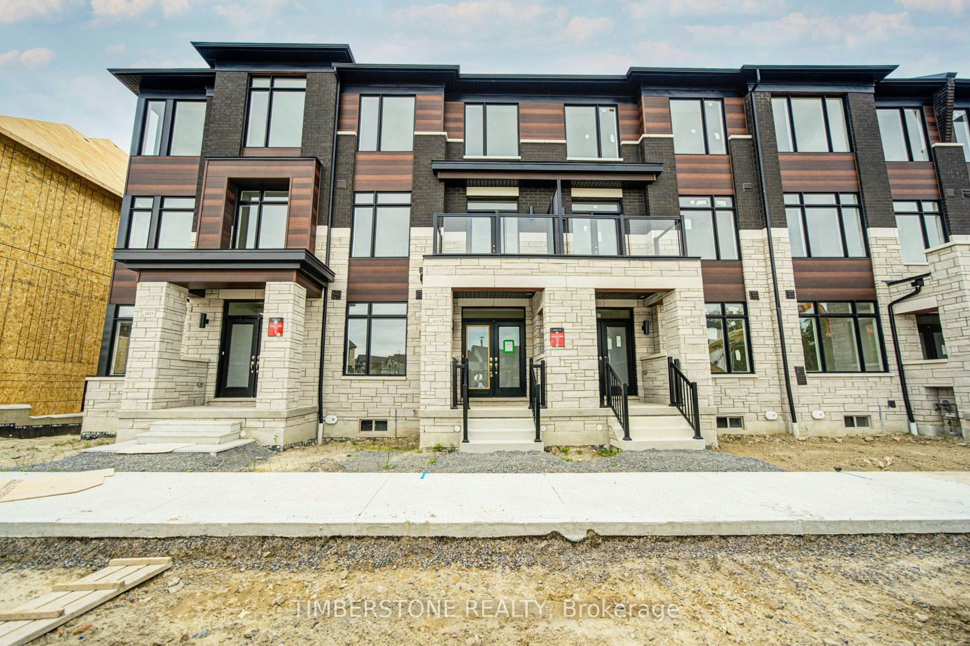 1023 Elizabeth Mackenzie Drive, Pickering, ON, L1X 0P7