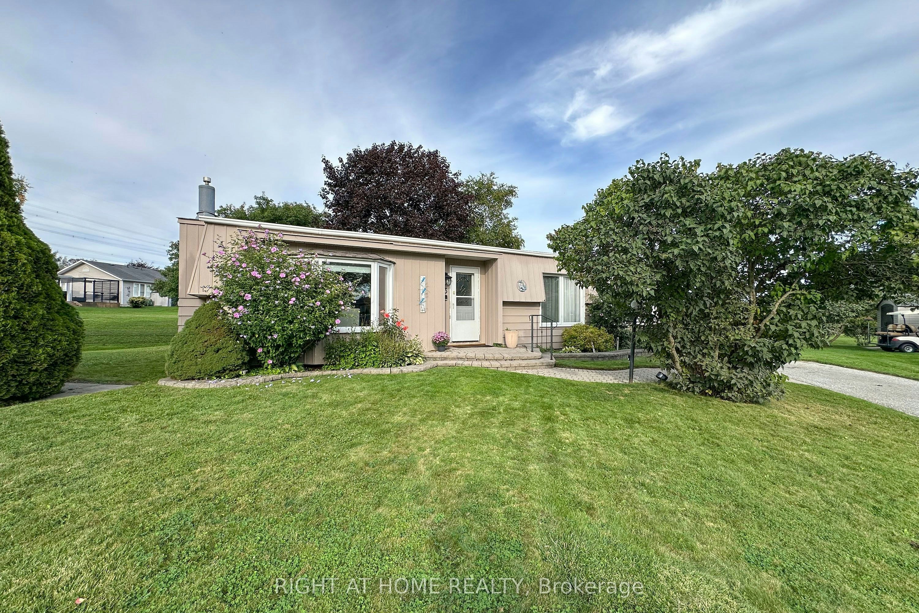13 Cornerbrook Court, Clarington, ON, L1B 1B7