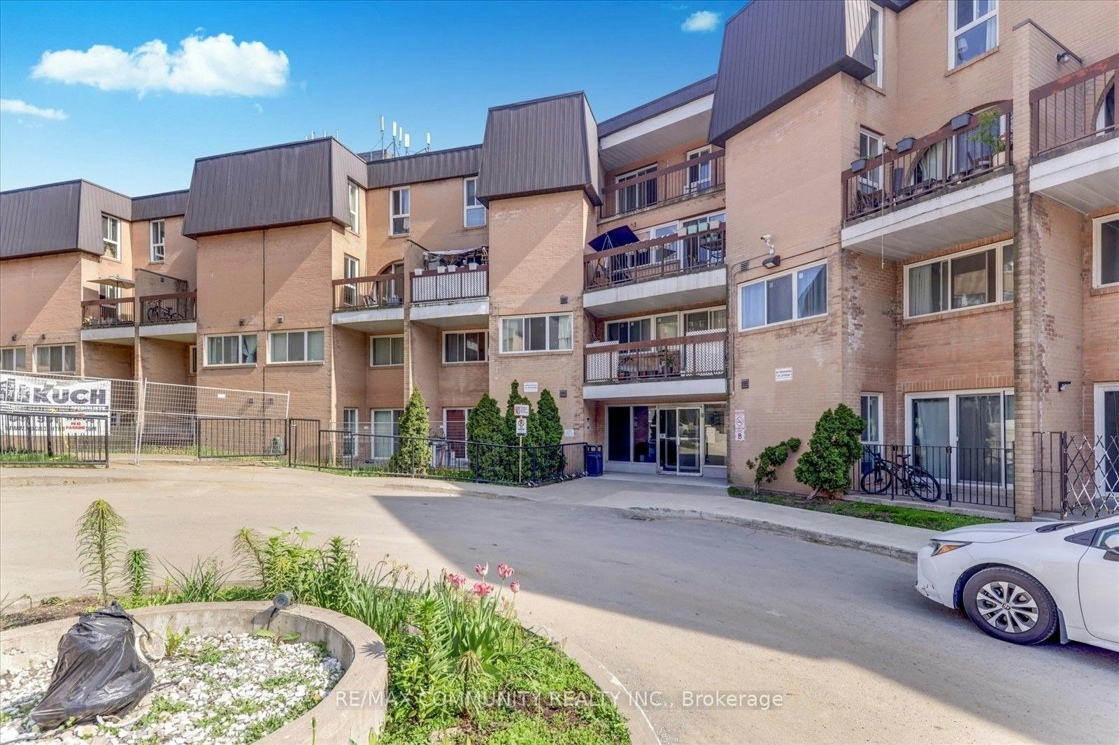 1067-100 Mornelle Court, Toronto, ON, M1E 4X2
