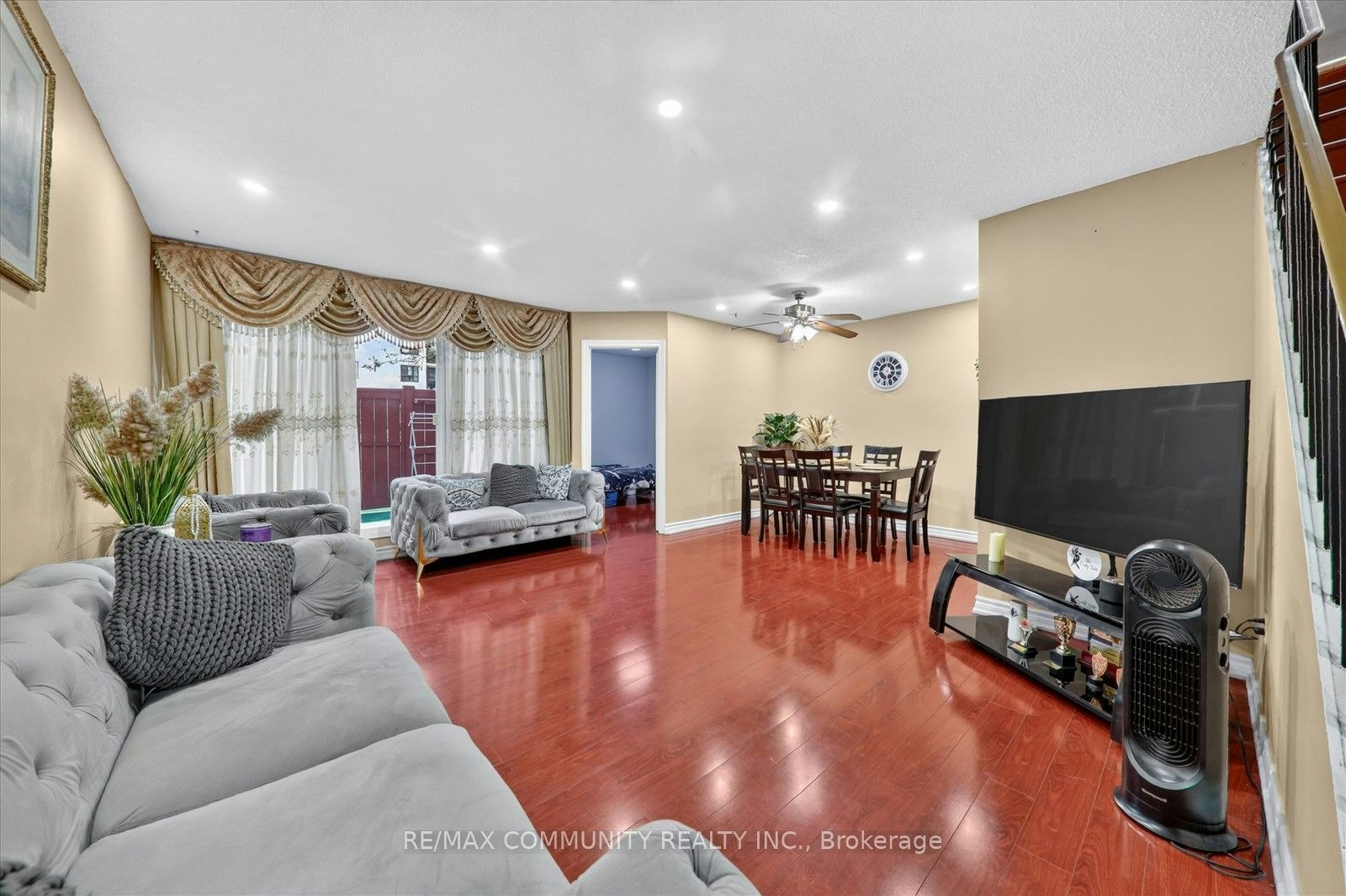 1067-100 Mornelle Court, Toronto, ON, M1E 4X2 - 13