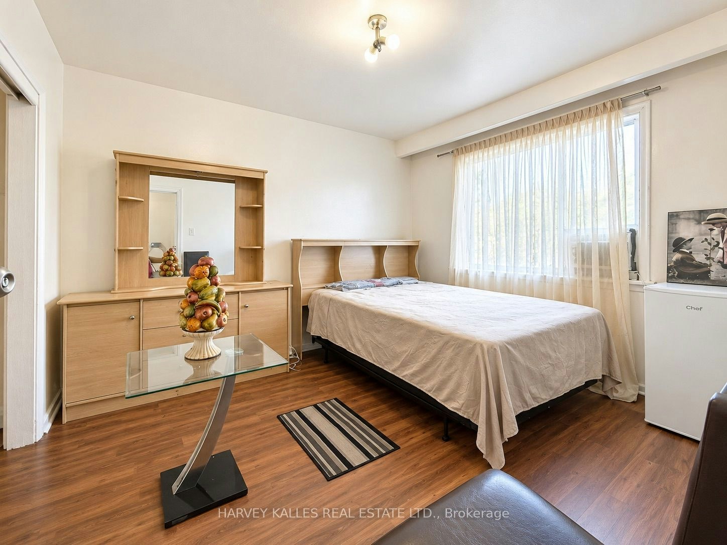 Room # 4-8 Medford Avenue, Toronto, ON, M1L 4G2 5