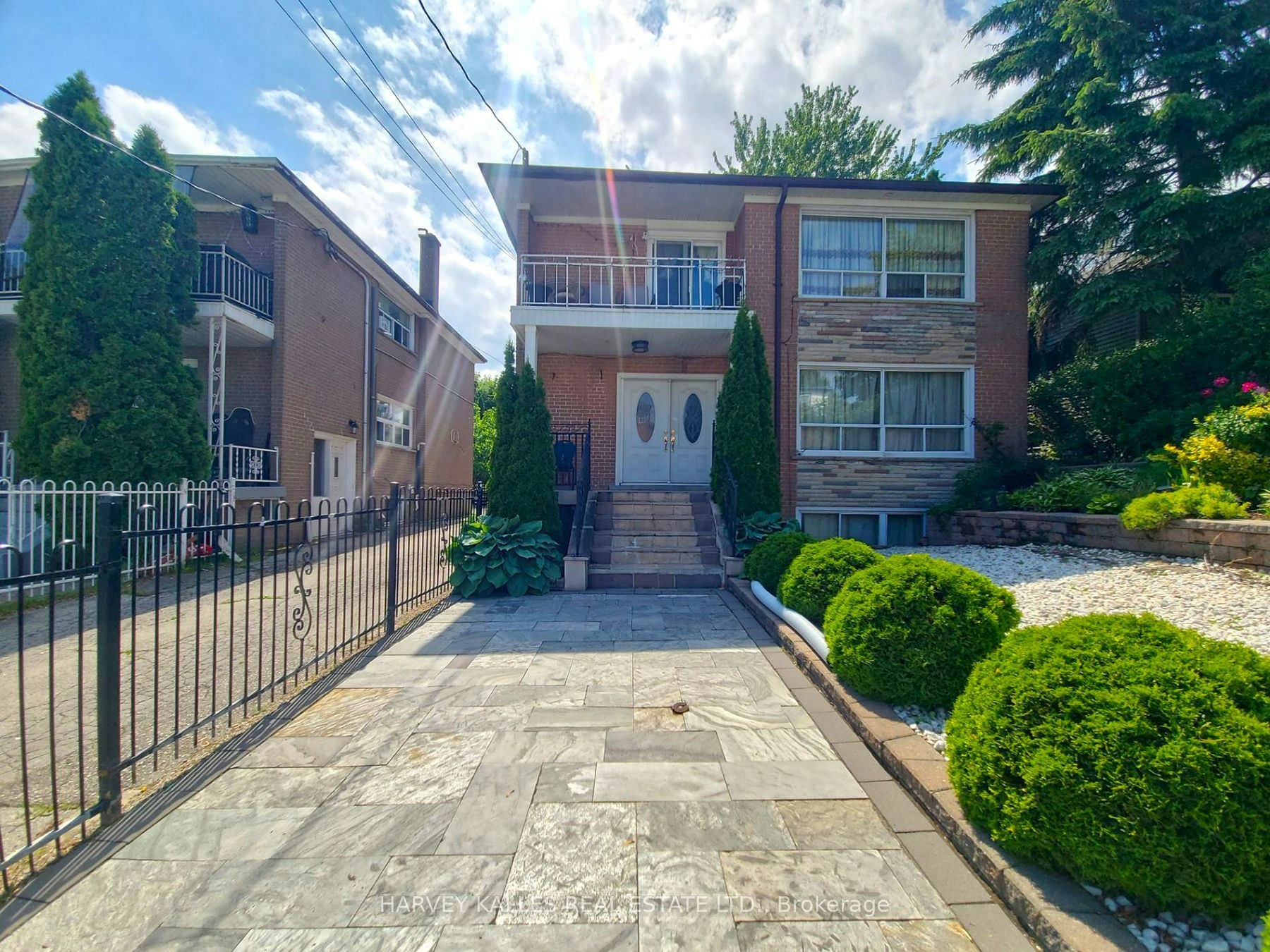Room # 4-8 Medford Avenue, Toronto, ON, M1L 4G2