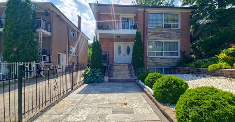 Room # 4-8 Medford Avenue, Toronto, ON, M1L 4G2