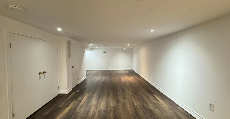 Lower-153 Monarch Park Avenue, Toronto, ON, M4J 4R5 - 8