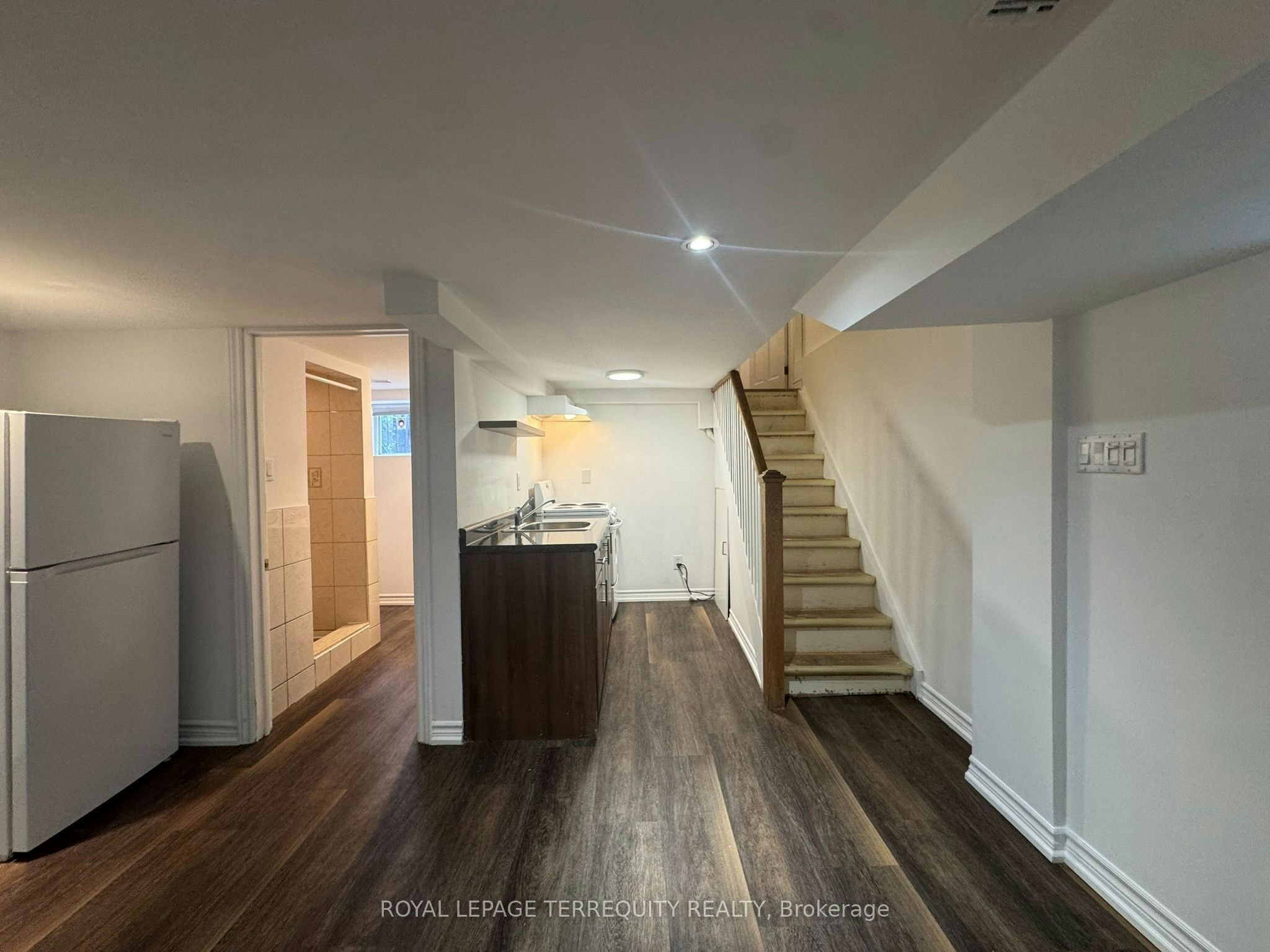 Lower-153 Monarch Park Avenue, Toronto, ON, M4J 4R5 - 7
