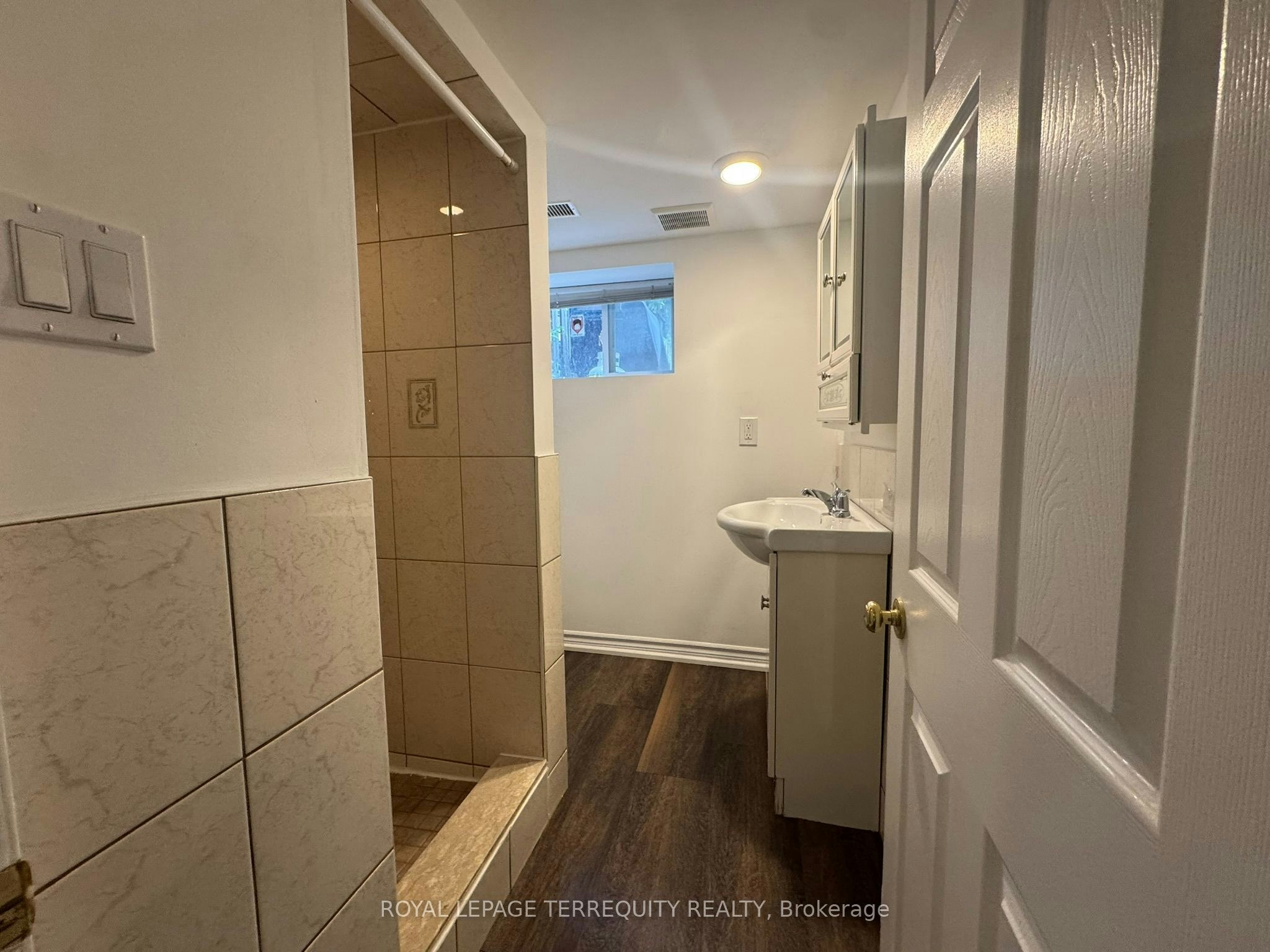 Lower-153 Monarch Park Avenue, Toronto, ON, M4J 4R5 - 12