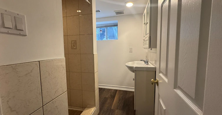 Lower-153 Monarch Park Avenue, Toronto, ON, M4J 4R5 - 12