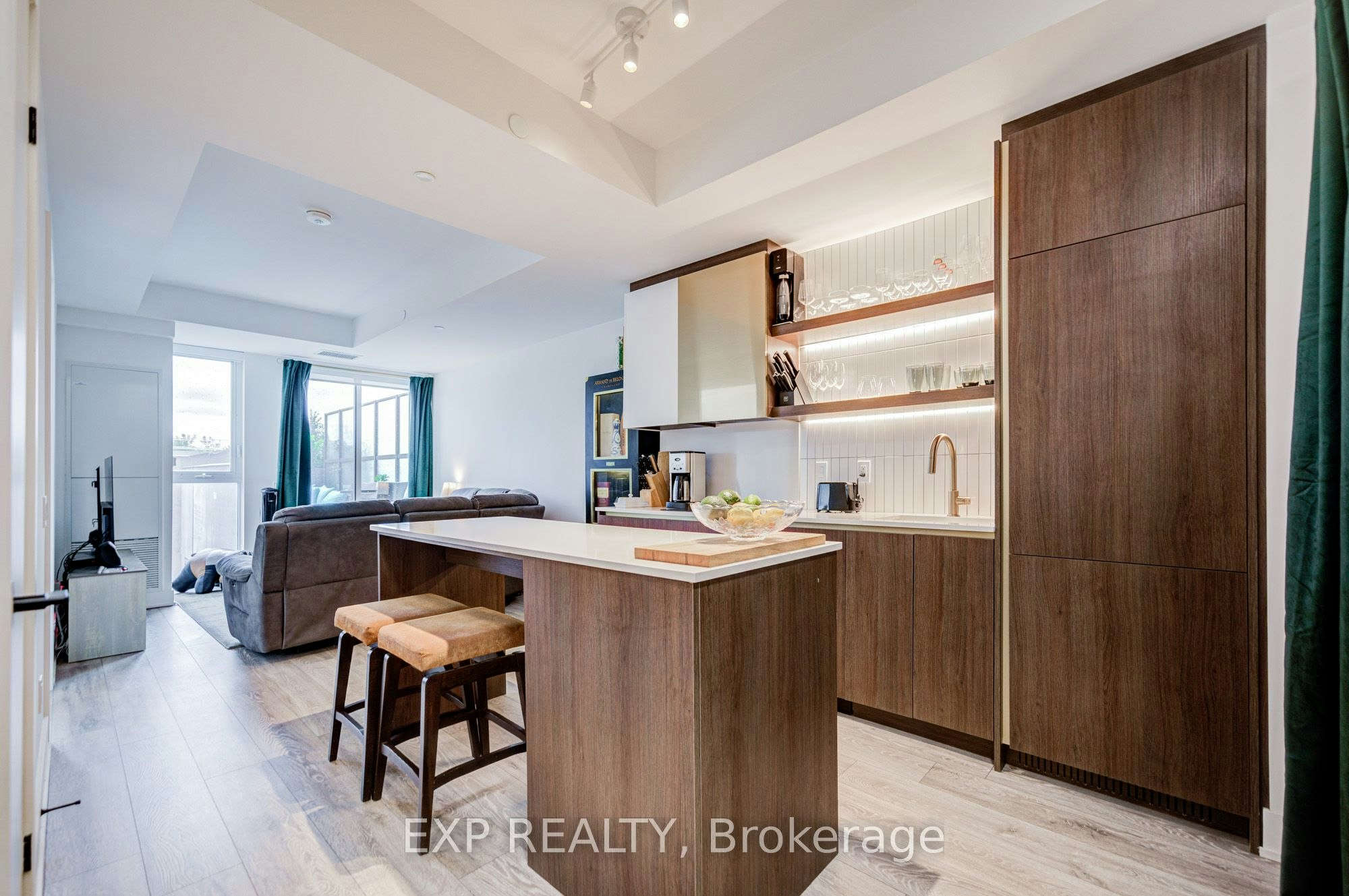 211-1285 Queen Street E, Toronto, ON, M4L 1C2