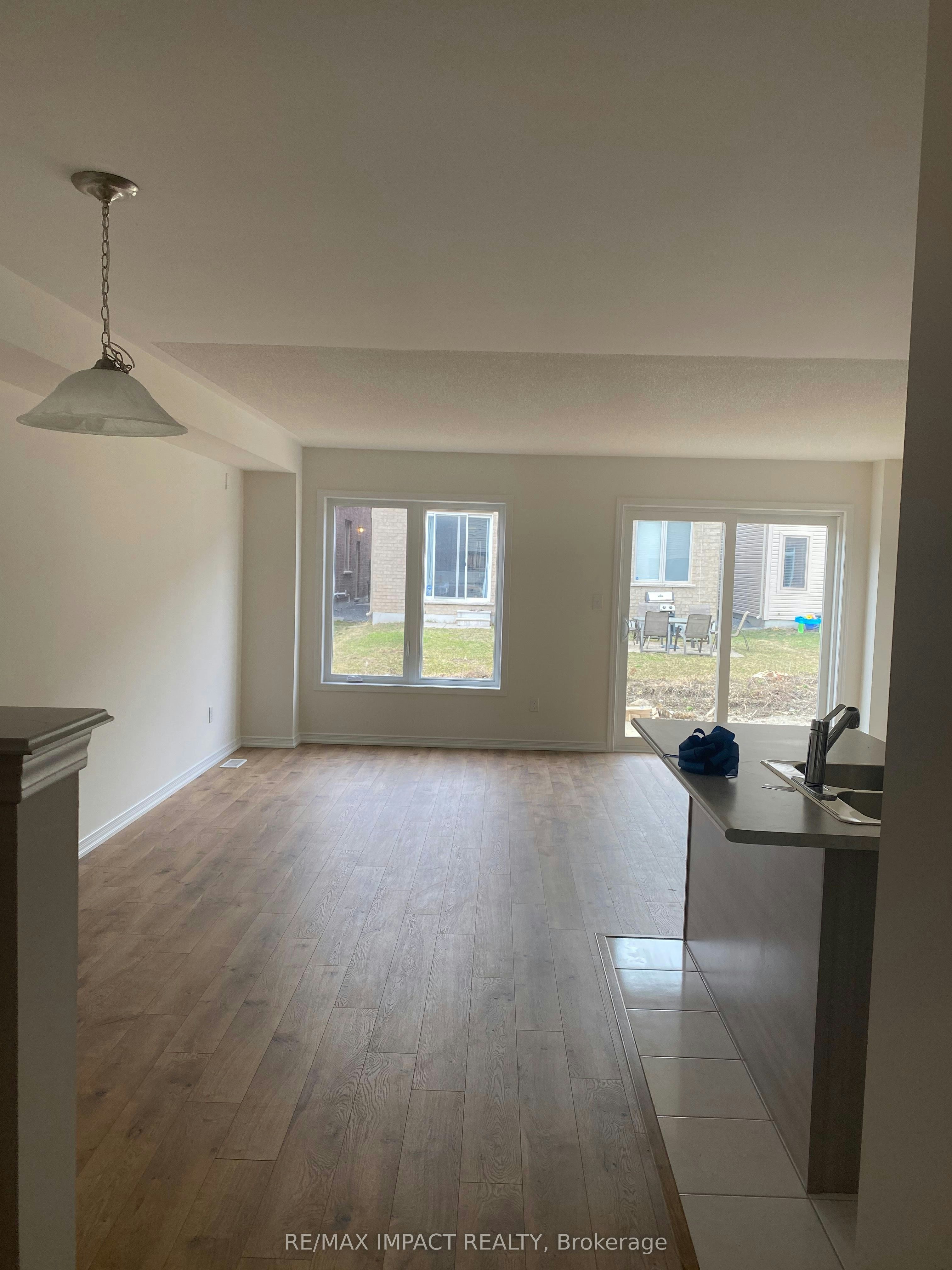 144 Ice Palace Crescent, Oshawa, ON, L1L 0G9 - 6