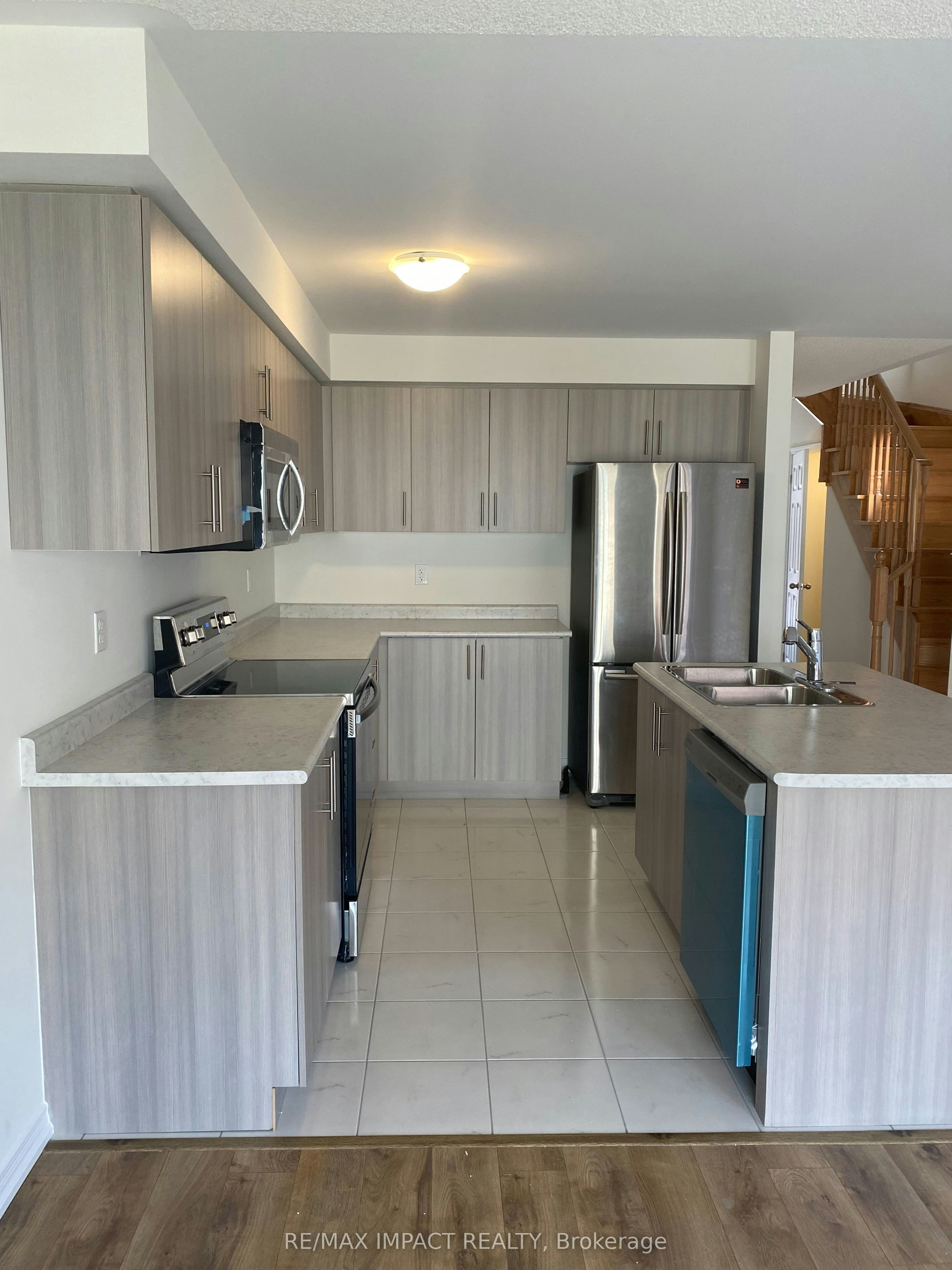 144 Ice Palace Crescent, Oshawa, ON, L1L 0G9 - 3