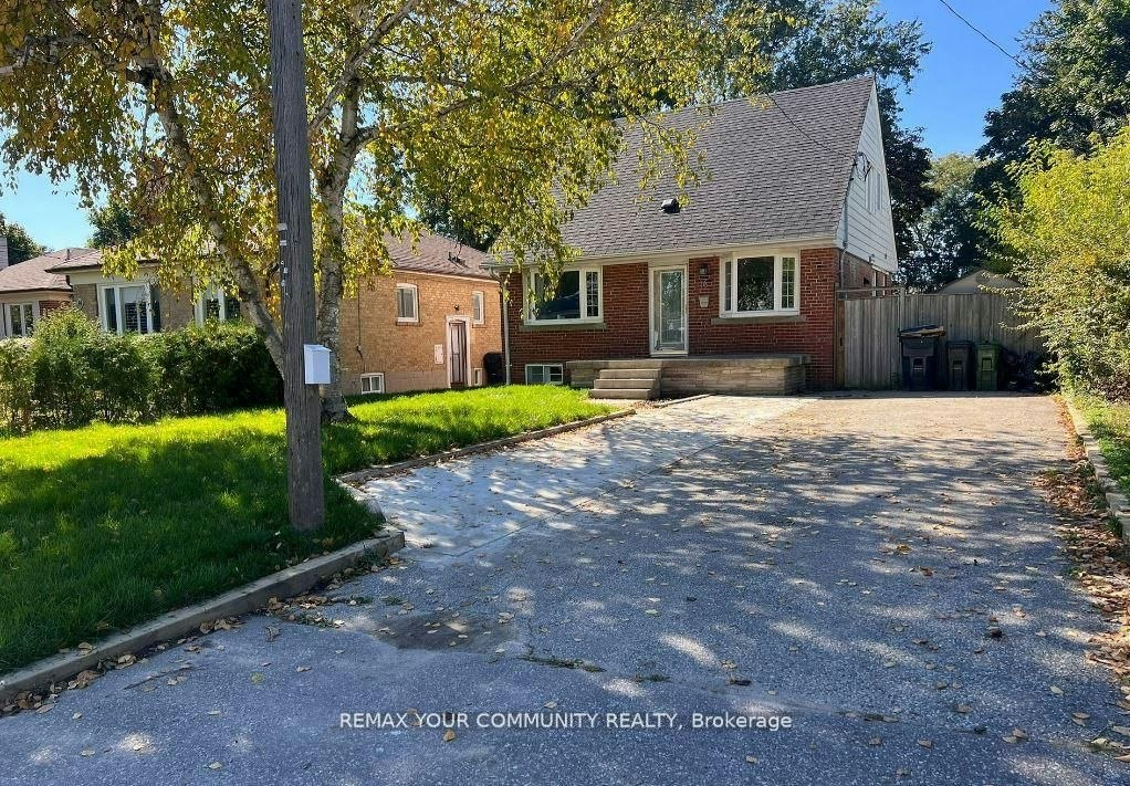16 Robertsfield Crescent, Toronto, ON, M1R 2X2