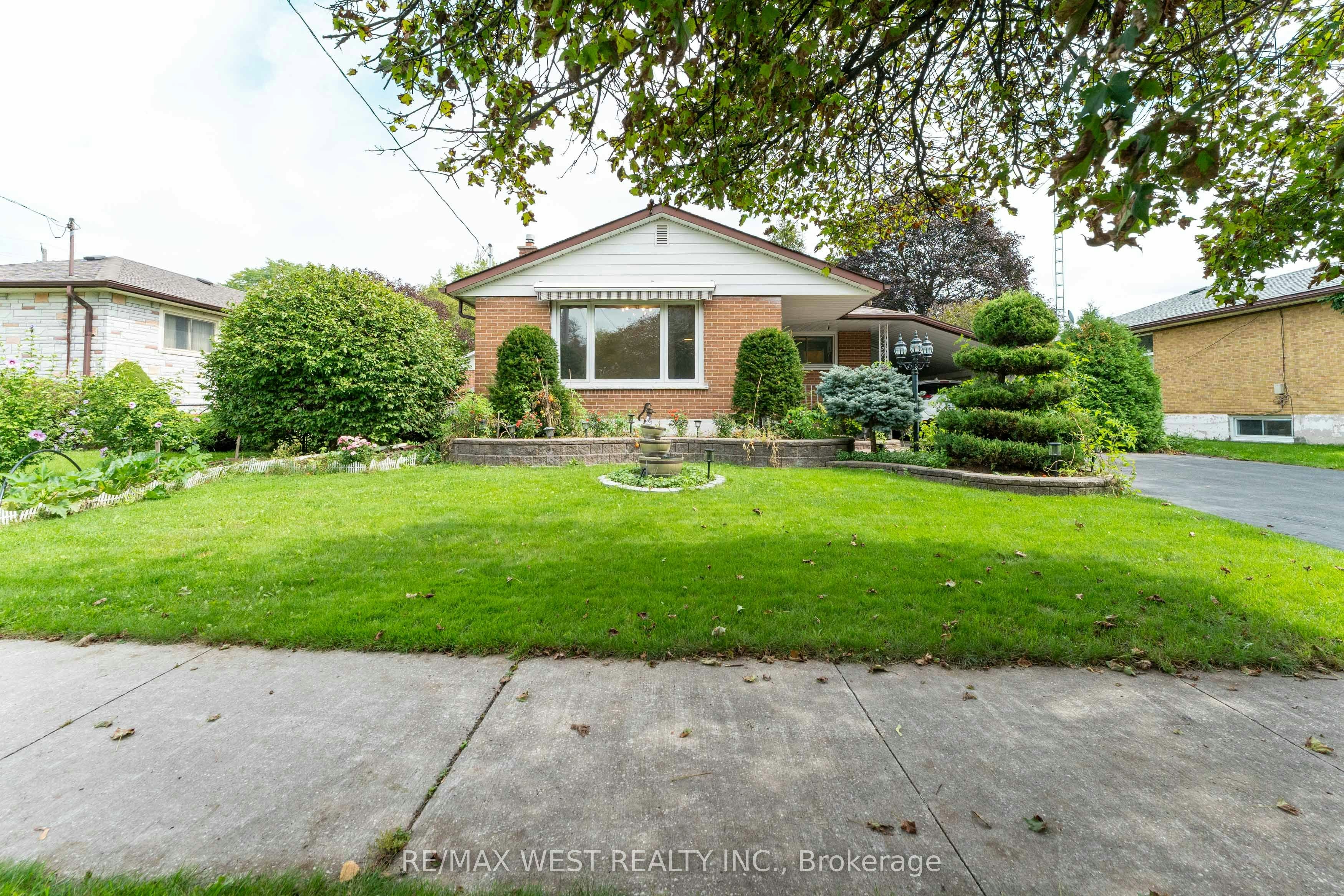 203 Lupin Drive, Whitby, ON, L1N 1Y2