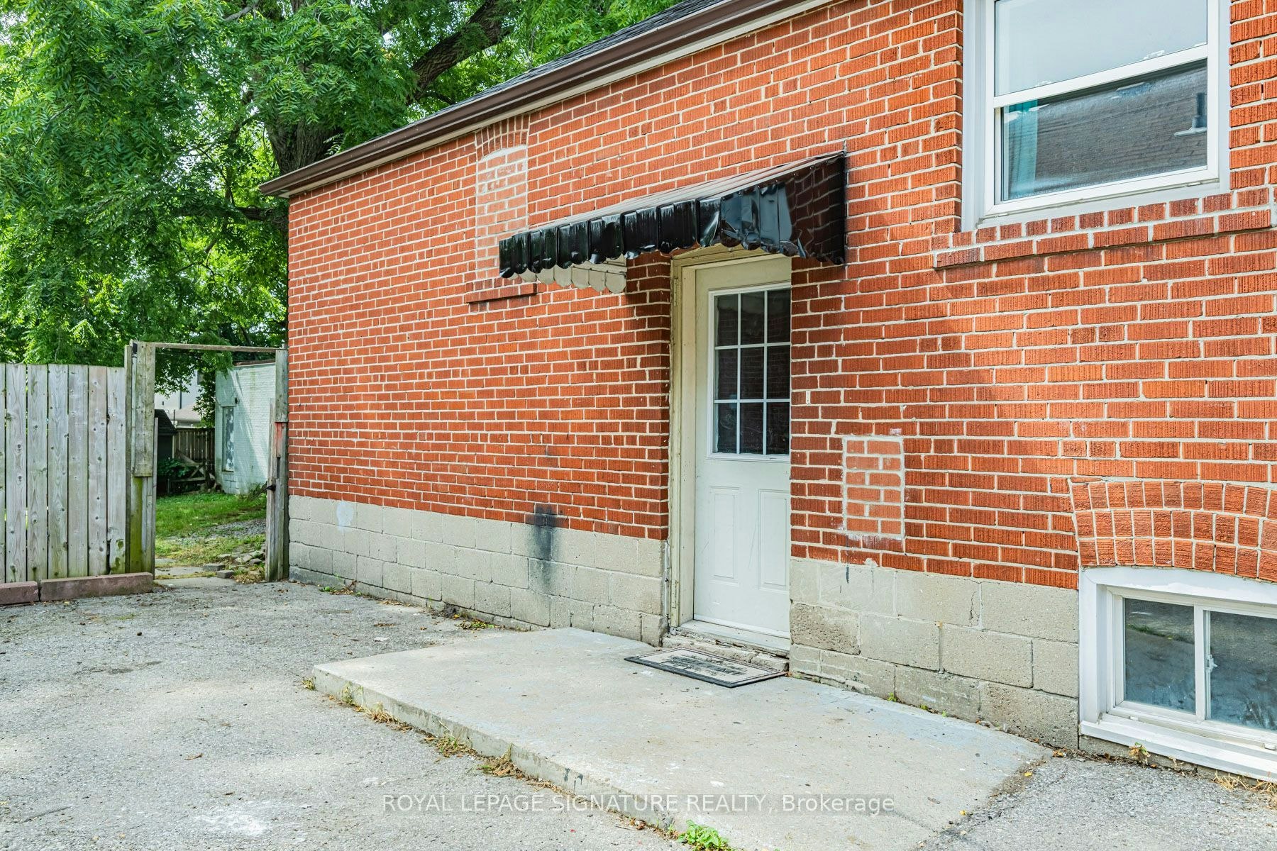 2935 St Clair Avenue E, Toronto, ON, M4B 1N9 - 31