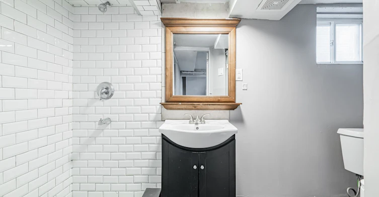 2935 St Clair Avenue E, Toronto, ON, M4B 1N9 - 26