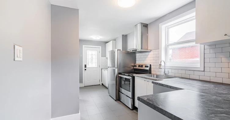 2935 St Clair Avenue E, Toronto, ON, M4B 1N9 - 9
