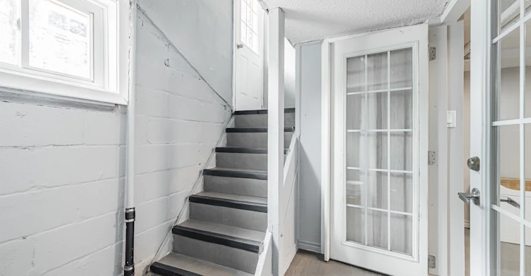 2935 St Clair Avenue E, Toronto, ON, M4B 1N9 - 18