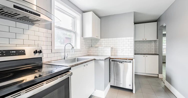 2935 St Clair Avenue E, Toronto, ON, M4B 1N9 - 8