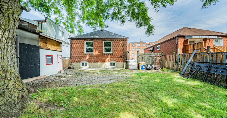 2935 St Clair Avenue E, Toronto, ON, M4B 1N9 - 38
