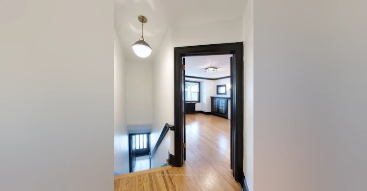 Upper-51 Wineva Avenue, Toronto, ON, M4E 2T1 - 2