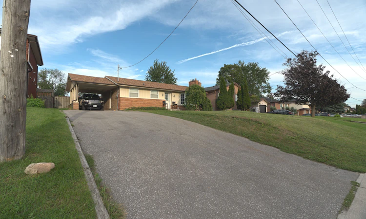 89 Thickson Road S