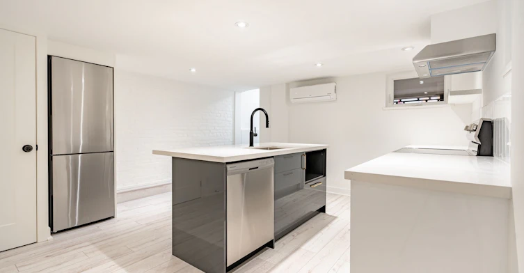 Lower-138 Milverton Boulevard, Toronto, ON, M4J 1V1 - 4