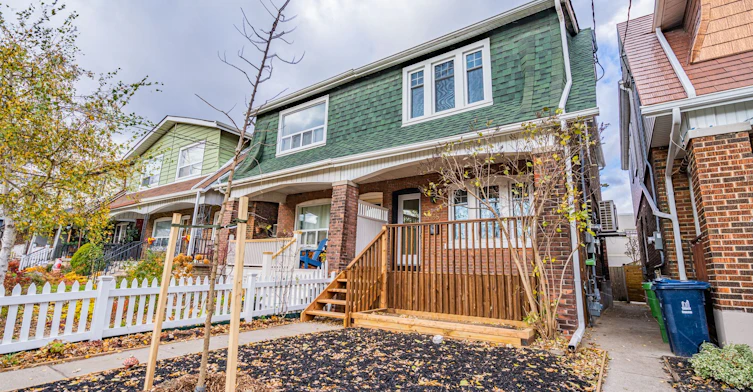 Lower-138 Milverton Boulevard, Toronto, ON, M4J 1V1