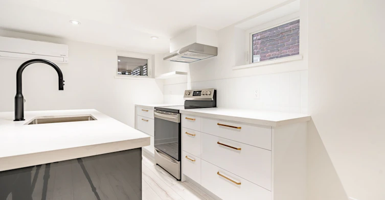 Lower-138 Milverton Boulevard, Toronto, ON, M4J 1V1 - 5