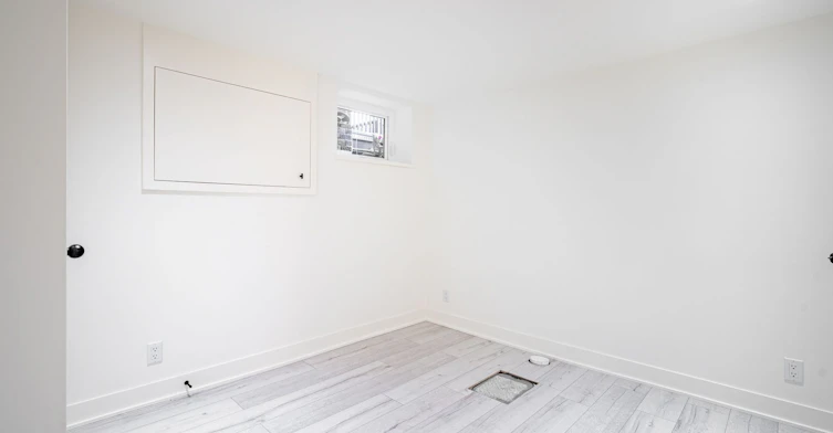 Lower-138 Milverton Boulevard, Toronto, ON, M4J 1V1 - 10