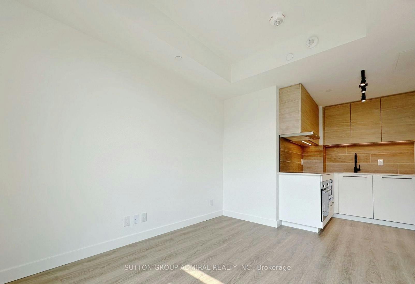 328-1050 Eastern Avenue, Toronto, ON, M4L 0B7 - 3