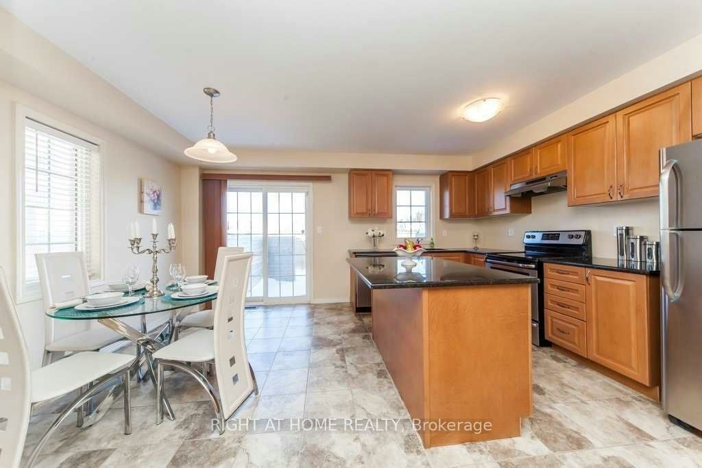 37 Comfort Way, Whitby, ON, L1N 0K5 - 8