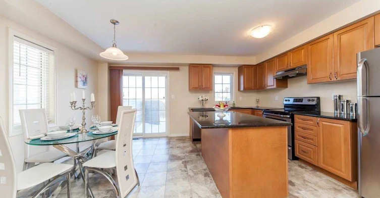 37 Comfort Way, Whitby, ON, L1N 0K5 - 8