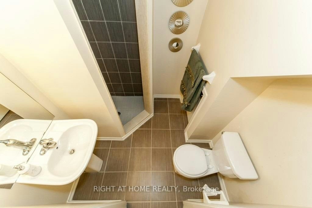 37 Comfort Way, Whitby, ON, L1N 0K5 - 4