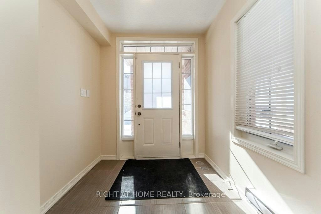 37 Comfort Way, Whitby, ON, L1N 0K5 - 2